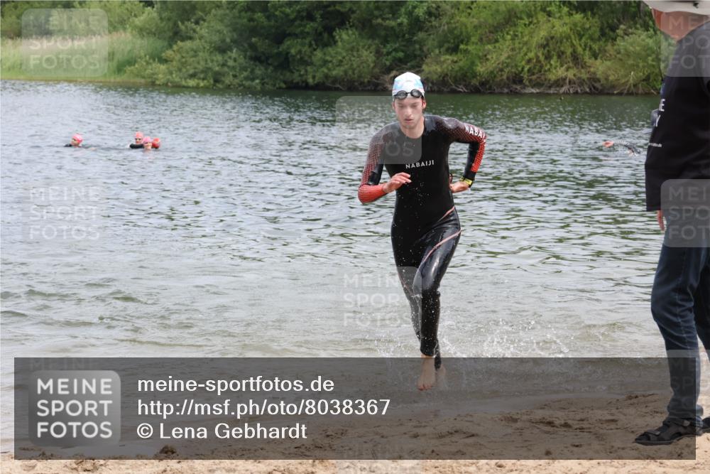 21.06.2025 - 27. Vierlanden-Triathlon Lena Gebhardt http://msf.ph/oto/8038367 15.06.2025 12:11:03 Schwimmen 1044, 1045, 1046, 1047, 1048 meine-sportfotos.de