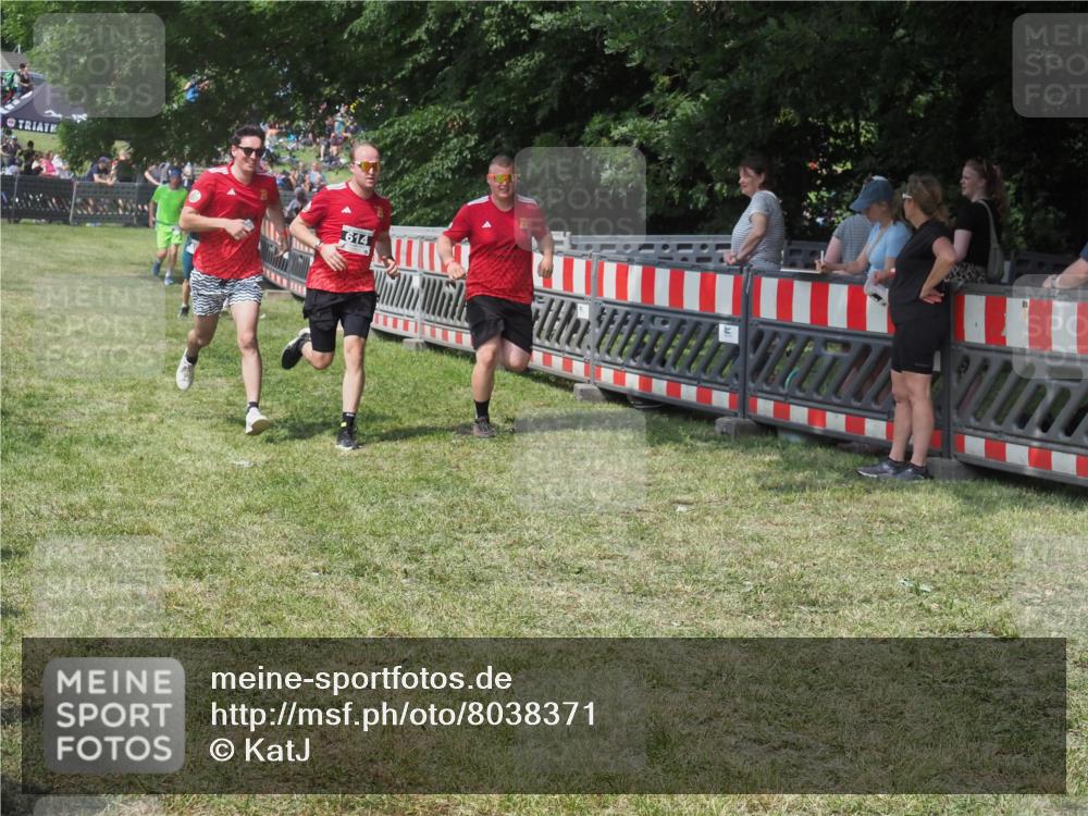 15.06.2025 - 27. Vierlanden-Triathlon KatJ http://msf.ph/oto/8038371 15.06.2025 11:32:37 Schwimmen  meine-sportfotos.de