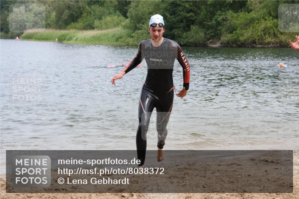 21.06.2025 - 27. Vierlanden-Triathlon Lena Gebhardt http://msf.ph/oto/8038372 15.06.2025 12:11:04 Schwimmen 1044, 1045, 1046, 1047, 1048 meine-sportfotos.de
