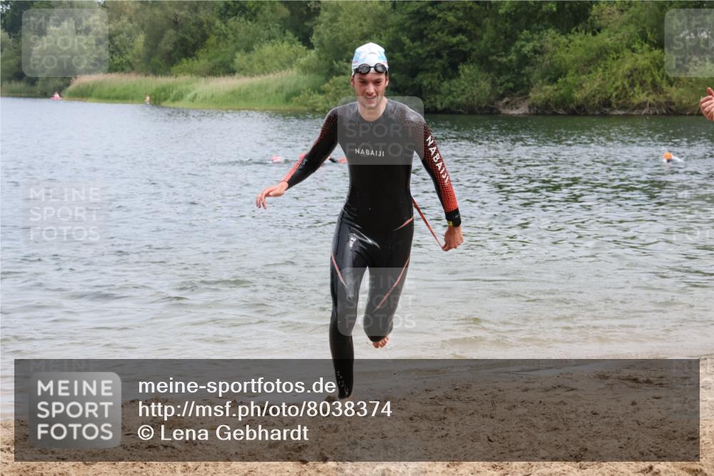 21.06.2025 - 27. Vierlanden-Triathlon Lena Gebhardt http://msf.ph/oto/8038374 15.06.2025 12:11:04 Schwimmen 1044, 1045, 1046, 1047, 1048 meine-sportfotos.de