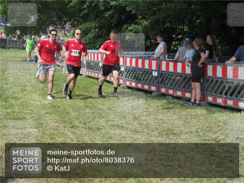 15.06.2025 - 27. Vierlanden-Triathlon KatJ http://msf.ph/oto/8038376 15.06.2025 11:32:37 Schwimmen  meine-sportfotos.de