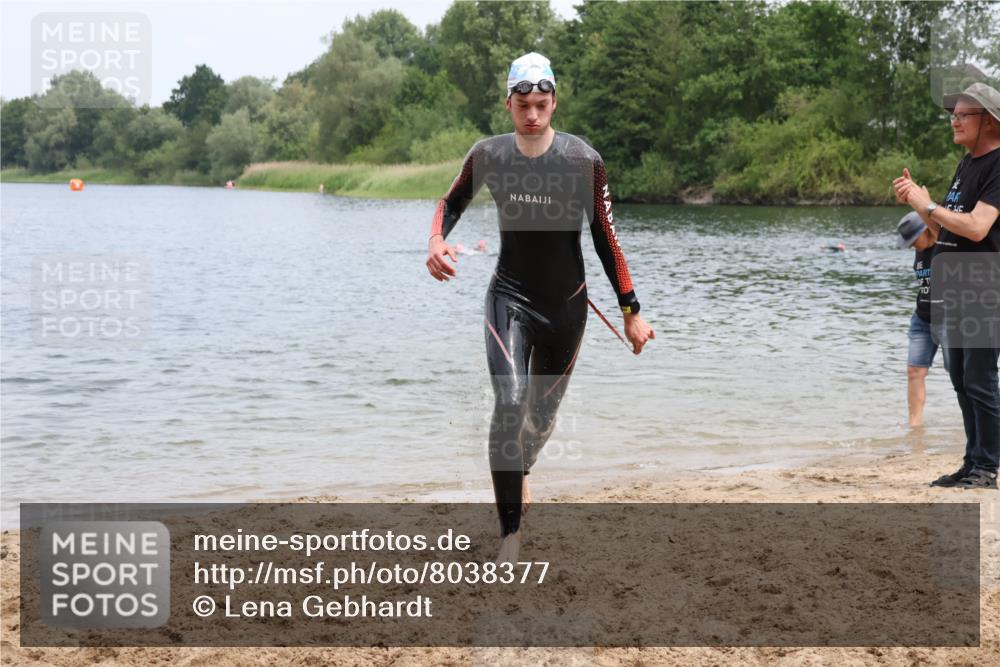 21.06.2025 - 27. Vierlanden-Triathlon Lena Gebhardt http://msf.ph/oto/8038377 15.06.2025 12:11:04 Schwimmen 1044, 1045, 1046, 1047, 1048 meine-sportfotos.de