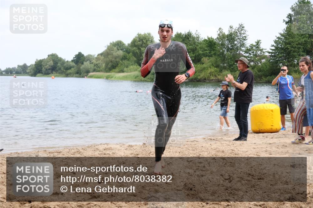 21.06.2025 - 27. Vierlanden-Triathlon Lena Gebhardt http://msf.ph/oto/8038382 15.06.2025 12:11:05 Schwimmen 1044, 1045, 1046, 1047, 1048 meine-sportfotos.de