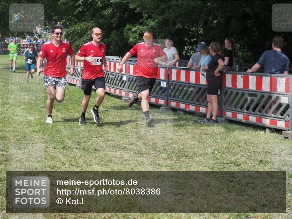 15.06.2025 - 27. Vierlanden-Triathlon KatJ http://msf.ph/oto/8038386 15.06.2025 11:32:37 Schwimmen  meine-sportfotos.de