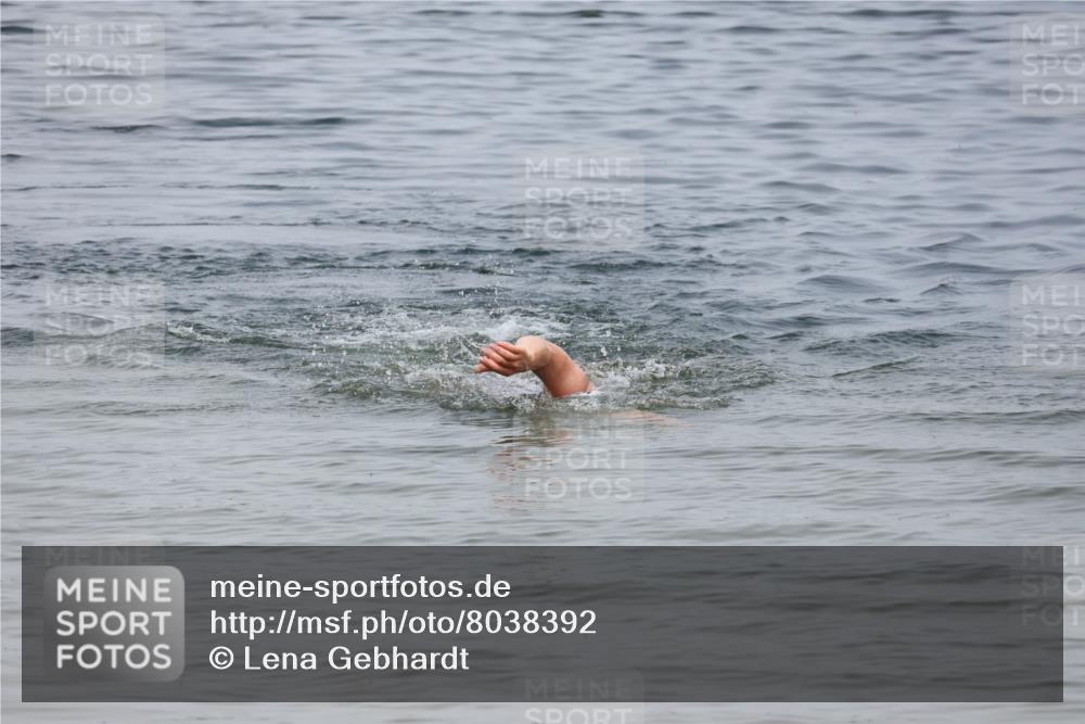 21.06.2025 - 27. Vierlanden-Triathlon Lena Gebhardt http://msf.ph/oto/8038392 15.06.2025 12:24:49 Schwimmen 1049 meine-sportfotos.de