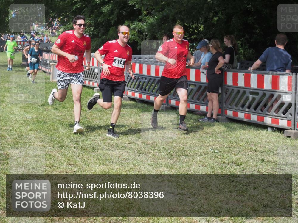 15.06.2025 - 27. Vierlanden-Triathlon KatJ http://msf.ph/oto/8038396 15.06.2025 11:32:38 Schwimmen  meine-sportfotos.de