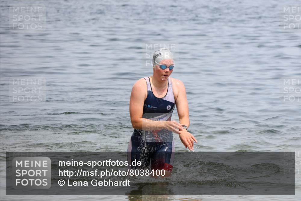21.06.2025 - 27. Vierlanden-Triathlon Lena Gebhardt http://msf.ph/oto/8038400 15.06.2025 12:24:54 Schwimmen 1049 meine-sportfotos.de