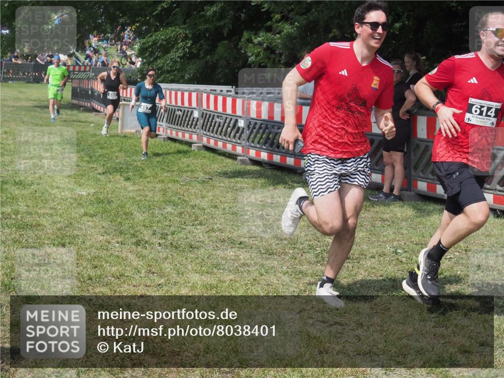 15.06.2025 - 27. Vierlanden-Triathlon KatJ http://msf.ph/oto/8038401 15.06.2025 11:32:38 Schwimmen  meine-sportfotos.de