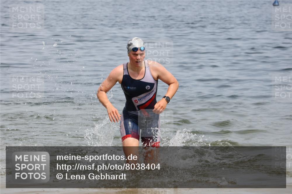 21.06.2025 - 27. Vierlanden-Triathlon Lena Gebhardt http://msf.ph/oto/8038404 15.06.2025 12:24:55 Schwimmen 1049 meine-sportfotos.de