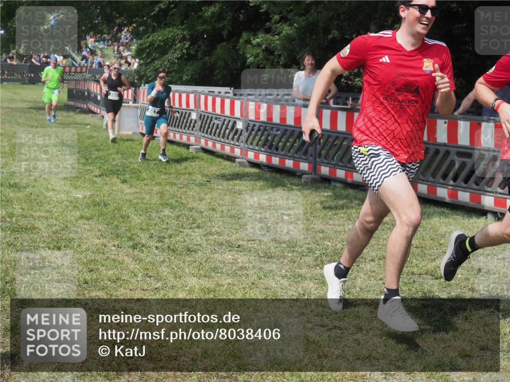 15.06.2025 - 27. Vierlanden-Triathlon KatJ http://msf.ph/oto/8038406 15.06.2025 11:32:39 Schwimmen  meine-sportfotos.de