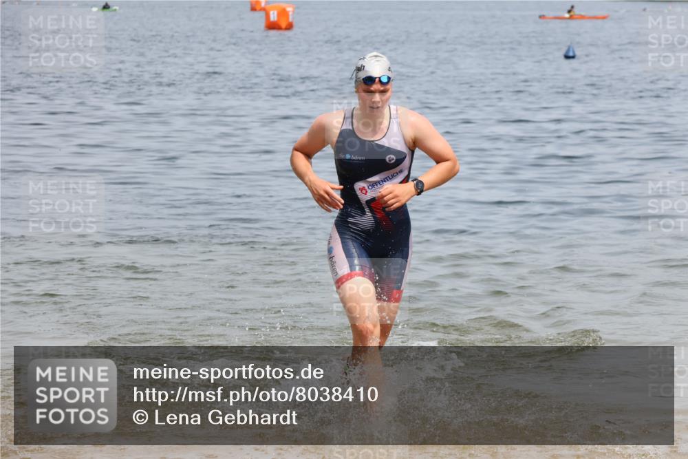 21.06.2025 - 27. Vierlanden-Triathlon Lena Gebhardt http://msf.ph/oto/8038410 15.06.2025 12:24:56 Schwimmen 1049 meine-sportfotos.de