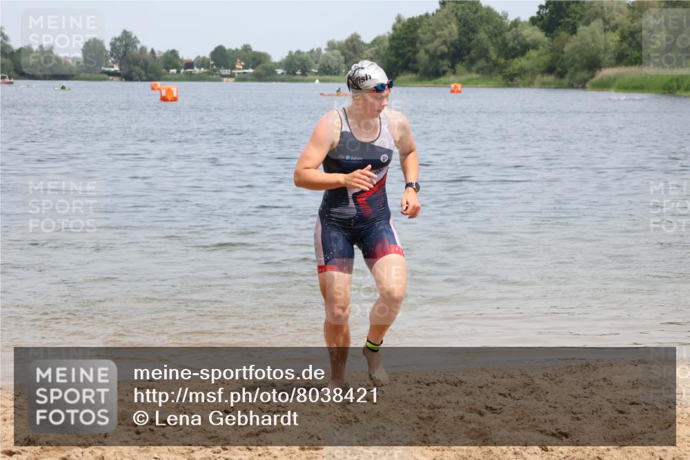 21.06.2025 - 27. Vierlanden-Triathlon Lena Gebhardt http://msf.ph/oto/8038421 15.06.2025 12:24:58 Schwimmen 1049 meine-sportfotos.de