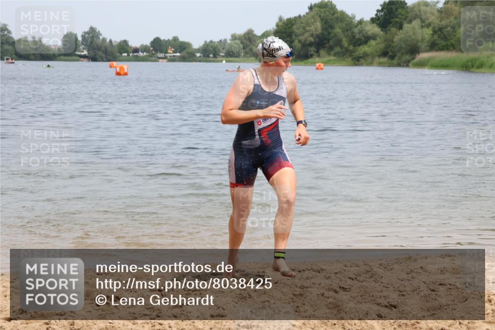 21.06.2025 - 27. Vierlanden-Triathlon Lena Gebhardt http://msf.ph/oto/8038425 15.06.2025 12:24:58 Schwimmen 1049 meine-sportfotos.de