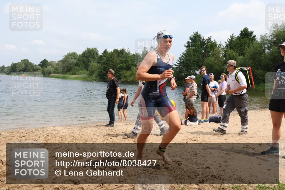 21.06.2025 - 27. Vierlanden-Triathlon Lena Gebhardt http://msf.ph/oto/8038427 15.06.2025 12:25:00 Schwimmen 1049 meine-sportfotos.de