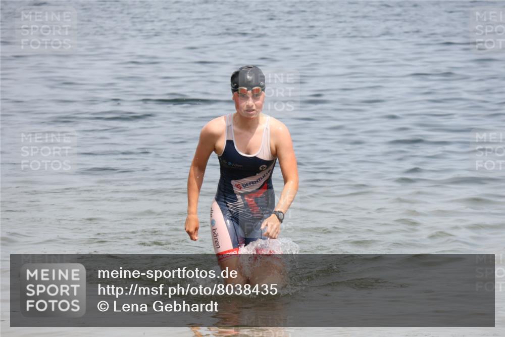 21.06.2025 - 27. Vierlanden-Triathlon Lena Gebhardt http://msf.ph/oto/8038435 15.06.2025 12:25:16 Schwimmen 1051 meine-sportfotos.de