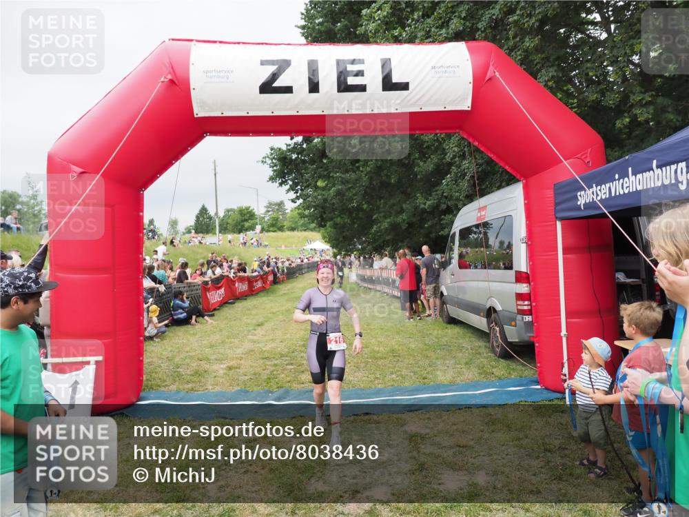 21.06.2025 - 27. Vierlanden-Triathlon MichiJ http://msf.ph/oto/8038436 15.06.2026 13:17:43 Ziel 216 meine-sportfotos.de