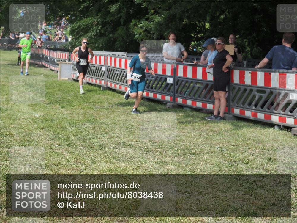 15.06.2025 - 27. Vierlanden-Triathlon KatJ http://msf.ph/oto/8038438 15.06.2025 11:32:39 Schwimmen  meine-sportfotos.de