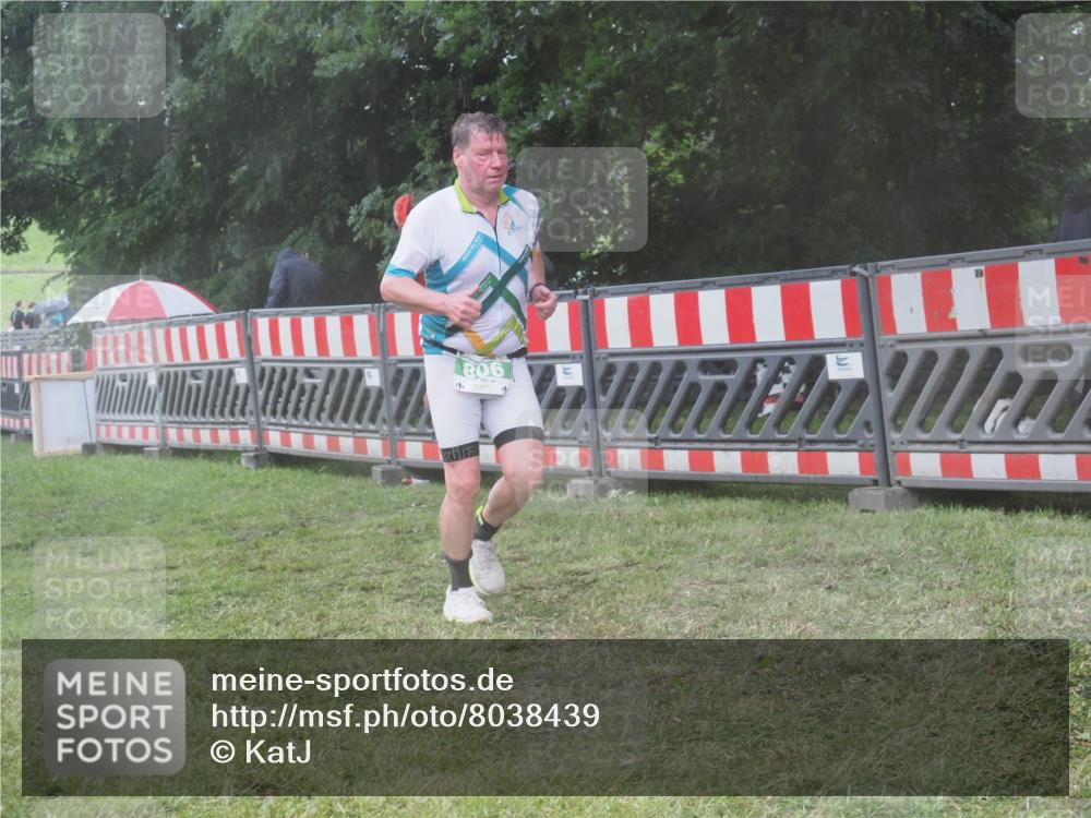 21.06.2025 - 27. Vierlanden-Triathlon KatJ http://msf.ph/oto/8038439 15.06.2025 14:20:48 Ziel 806 meine-sportfotos.de