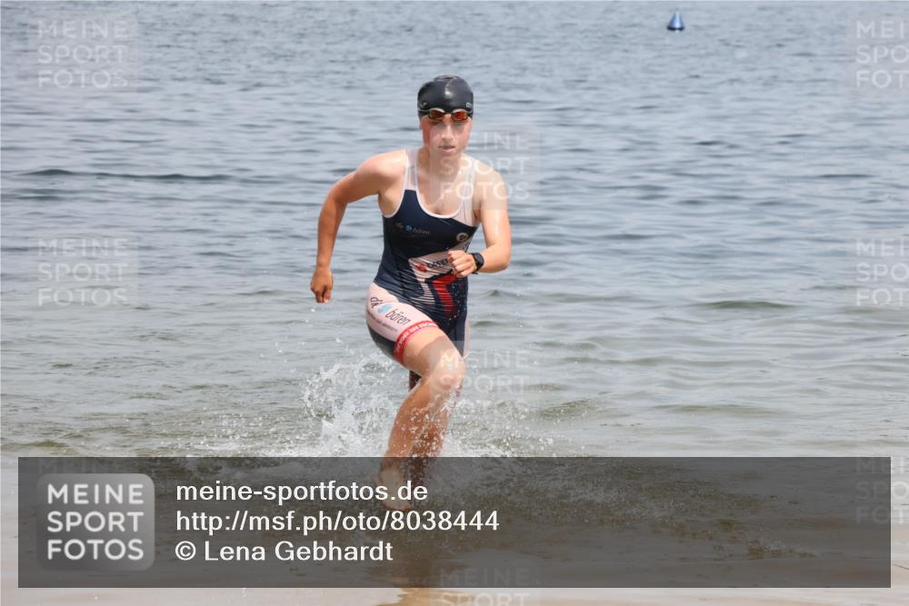 21.06.2025 - 27. Vierlanden-Triathlon Lena Gebhardt http://msf.ph/oto/8038444 15.06.2025 12:25:17 Schwimmen 1051 meine-sportfotos.de