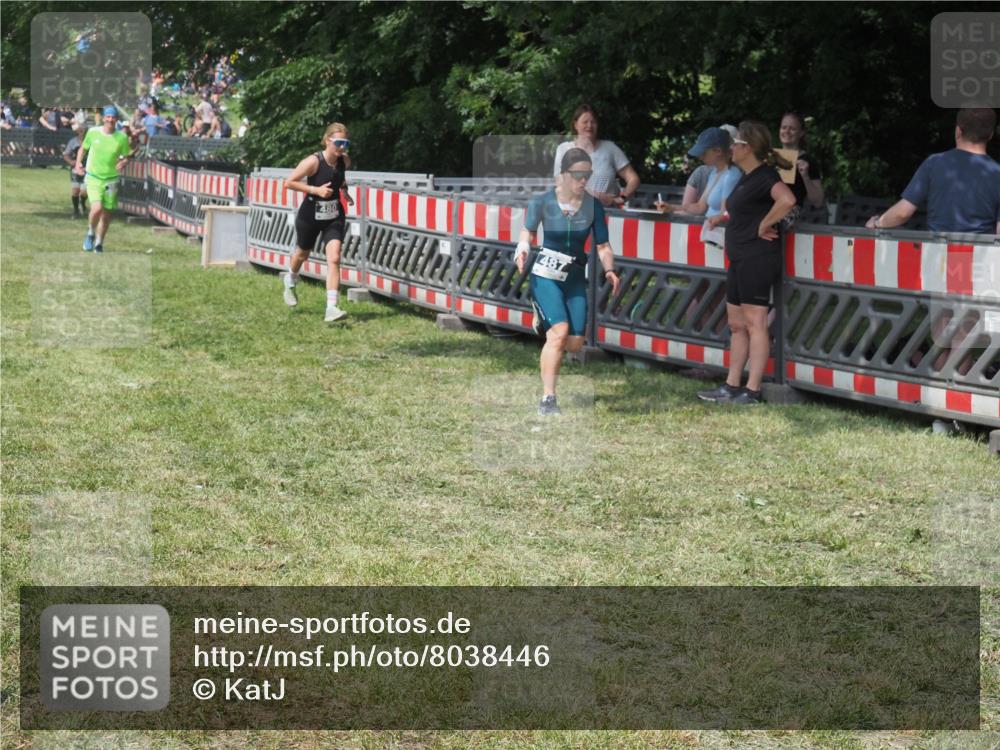 15.06.2025 - 27. Vierlanden-Triathlon KatJ http://msf.ph/oto/8038446 15.06.2025 11:32:40 Schwimmen  meine-sportfotos.de