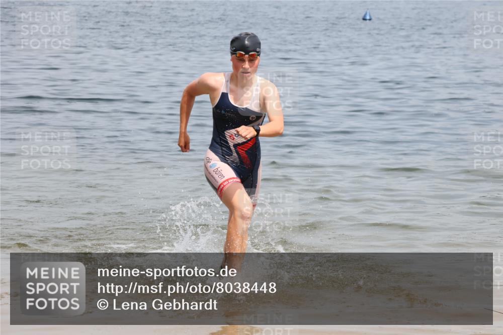 21.06.2025 - 27. Vierlanden-Triathlon Lena Gebhardt http://msf.ph/oto/8038448 15.06.2025 12:25:17 Schwimmen 1051 meine-sportfotos.de