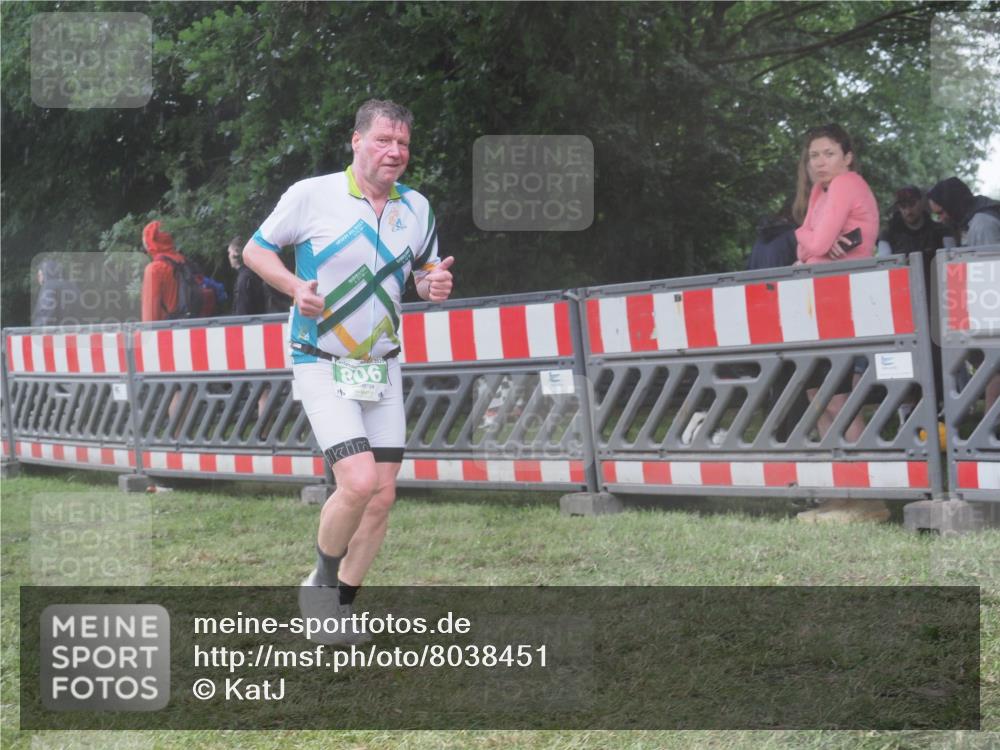 21.06.2025 - 27. Vierlanden-Triathlon KatJ http://msf.ph/oto/8038451 15.06.2025 14:20:48 Ziel 806 meine-sportfotos.de