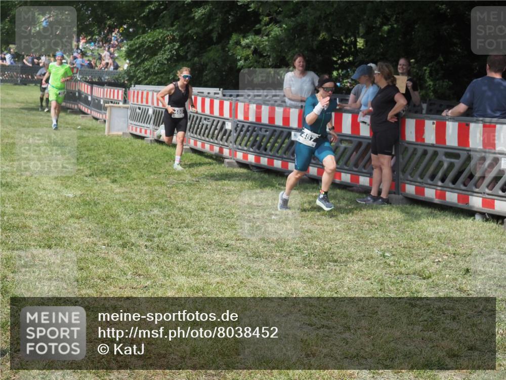 15.06.2025 - 27. Vierlanden-Triathlon KatJ http://msf.ph/oto/8038452 15.06.2025 11:32:40 Schwimmen  meine-sportfotos.de