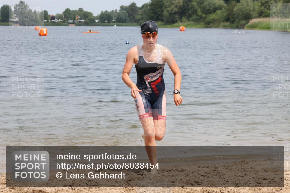 21.06.2025 - 27. Vierlanden-Triathlon Lena Gebhardt http://msf.ph/oto/8038454 15.06.2025 12:25:19 Schwimmen 1051 meine-sportfotos.de