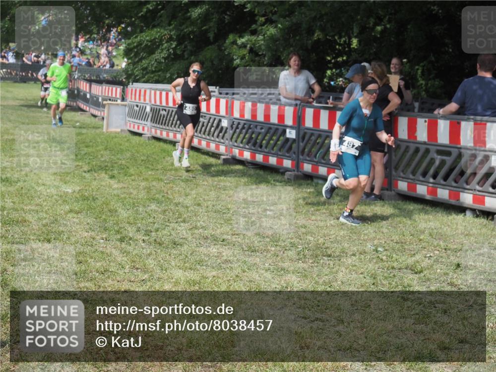 15.06.2025 - 27. Vierlanden-Triathlon KatJ http://msf.ph/oto/8038457 15.06.2025 11:32:40 Schwimmen  meine-sportfotos.de