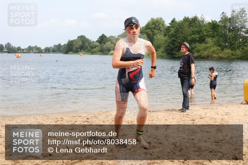 21.06.2025 - 27. Vierlanden-Triathlon Lena Gebhardt http://msf.ph/oto/8038458 15.06.2025 12:25:20 Schwimmen 1051 meine-sportfotos.de