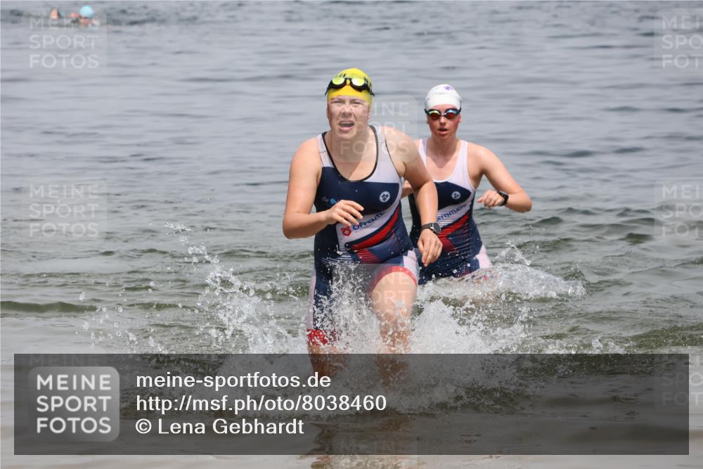 21.06.2025 - 27. Vierlanden-Triathlon Lena Gebhardt http://msf.ph/oto/8038460 15.06.2025 12:26:05 Schwimmen 1050, 1052 meine-sportfotos.de