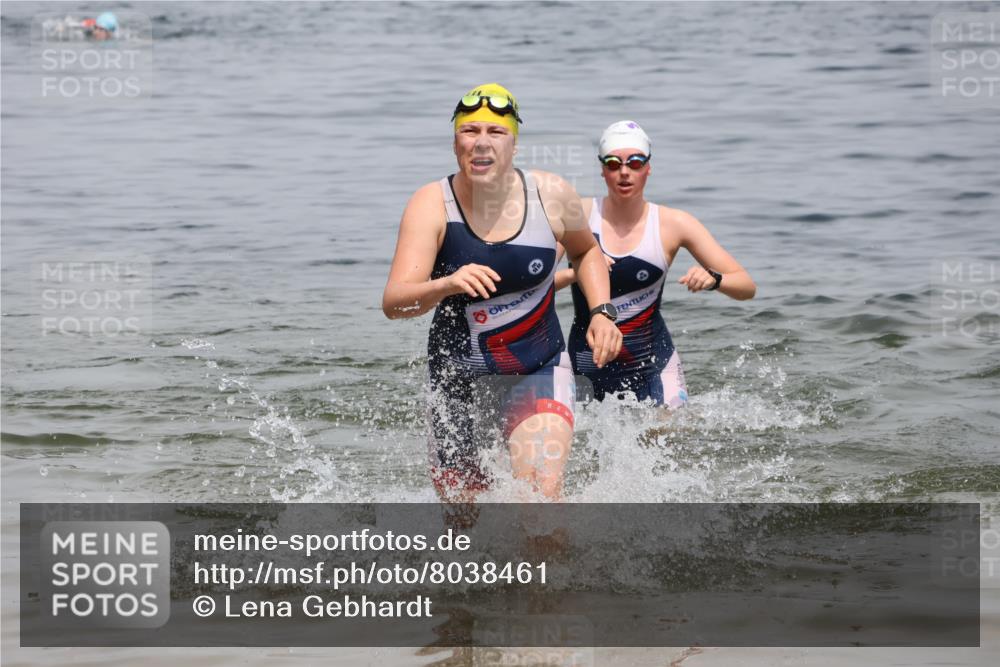 21.06.2025 - 27. Vierlanden-Triathlon Lena Gebhardt http://msf.ph/oto/8038461 15.06.2025 12:26:05 Schwimmen 1050, 1052 meine-sportfotos.de