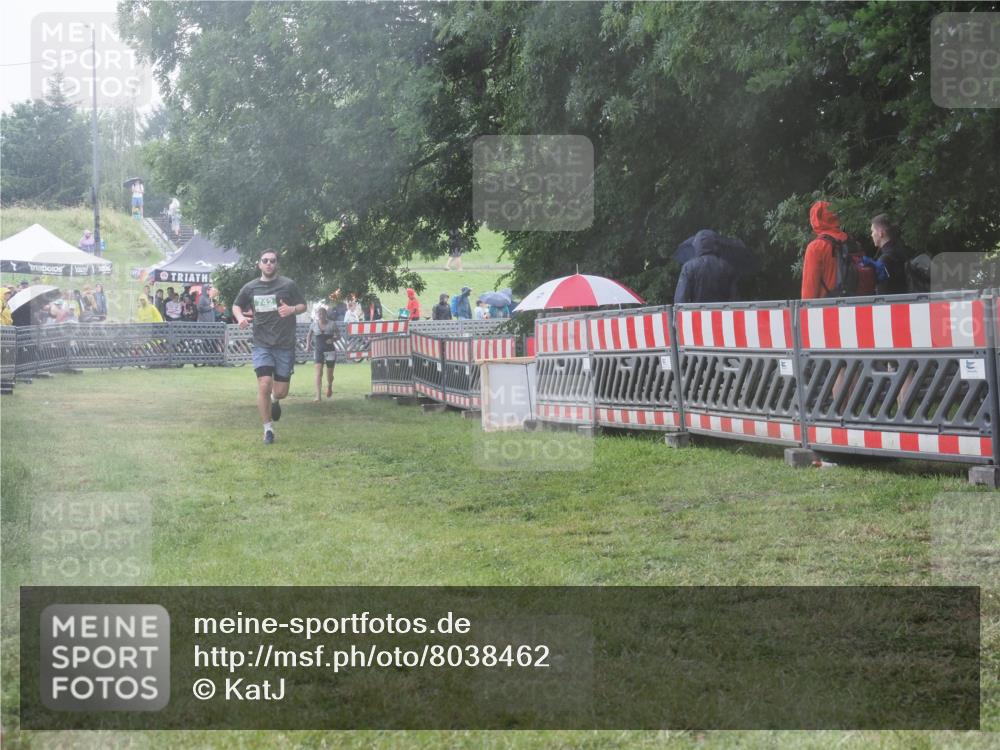 21.06.2025 - 27. Vierlanden-Triathlon KatJ http://msf.ph/oto/8038462 15.06.2025 14:21:17 Ziel 742, 1205 meine-sportfotos.de