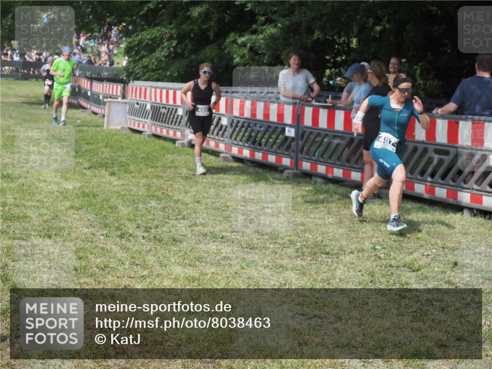 15.06.2025 - 27. Vierlanden-Triathlon KatJ http://msf.ph/oto/8038463 15.06.2025 11:32:40 Schwimmen  meine-sportfotos.de
