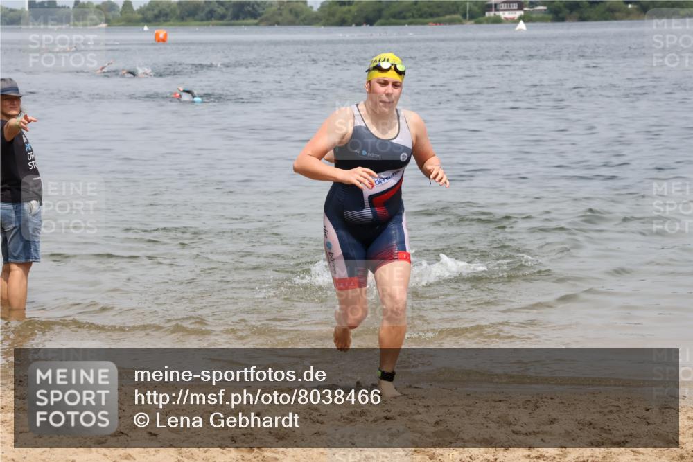 21.06.2025 - 27. Vierlanden-Triathlon Lena Gebhardt http://msf.ph/oto/8038466 15.06.2025 12:26:07 Schwimmen 1050, 1052 meine-sportfotos.de