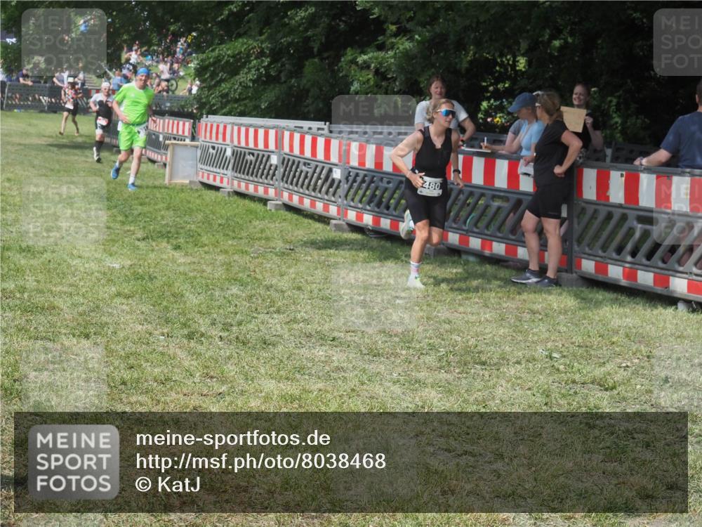 15.06.2025 - 27. Vierlanden-Triathlon KatJ http://msf.ph/oto/8038468 15.06.2025 11:32:41 Schwimmen  meine-sportfotos.de