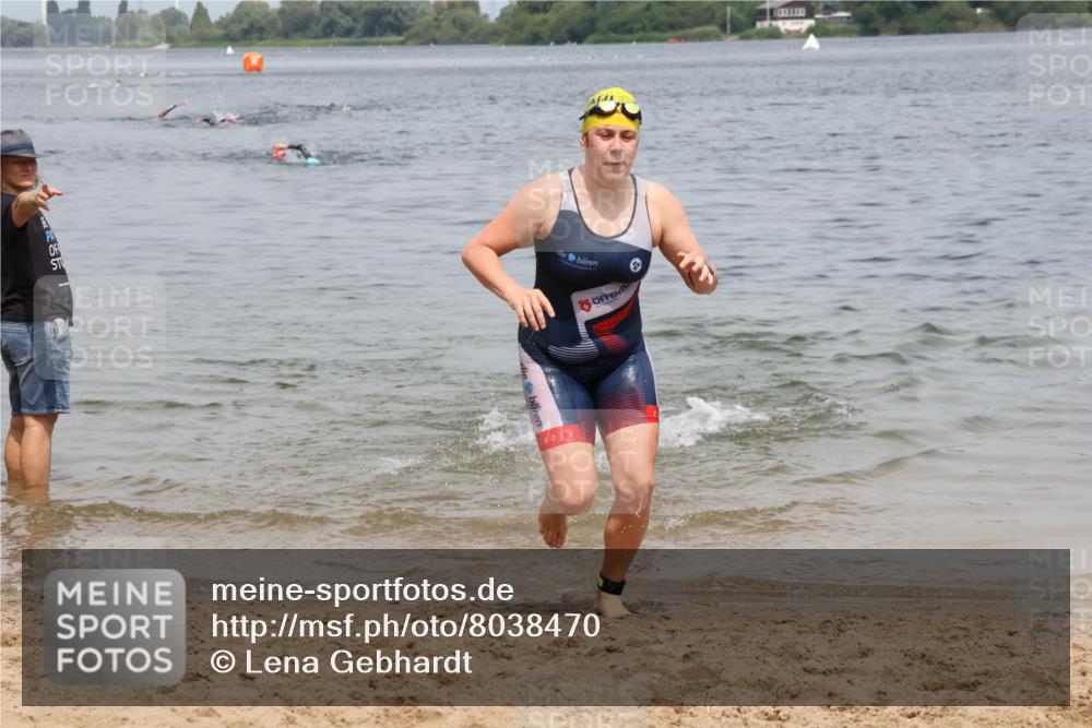 21.06.2025 - 27. Vierlanden-Triathlon Lena Gebhardt http://msf.ph/oto/8038470 15.06.2025 12:26:08 Schwimmen 1050, 1052 meine-sportfotos.de