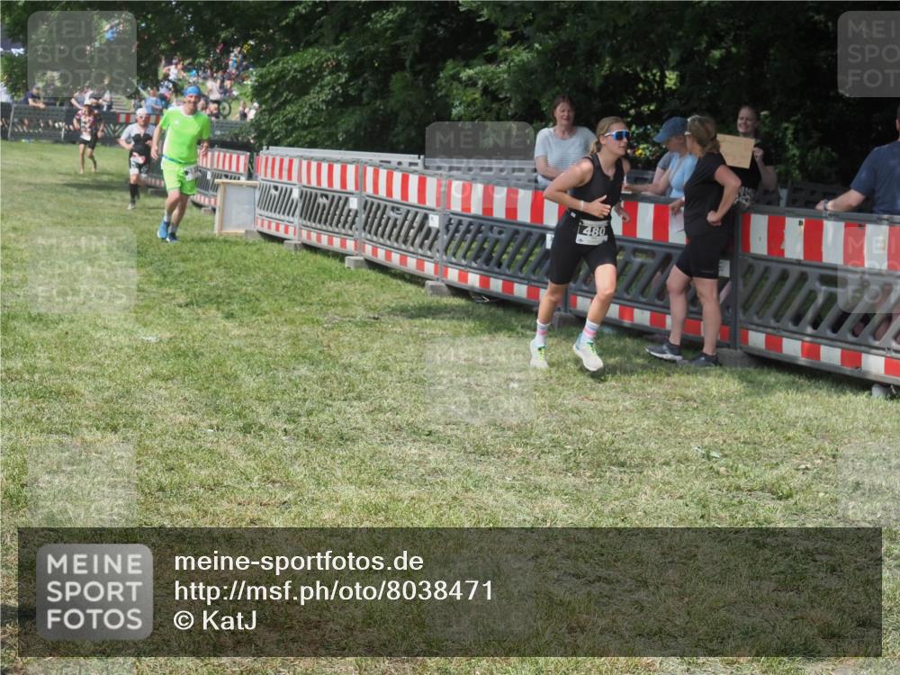 15.06.2025 - 27. Vierlanden-Triathlon KatJ http://msf.ph/oto/8038471 15.06.2025 11:32:41 Schwimmen  meine-sportfotos.de