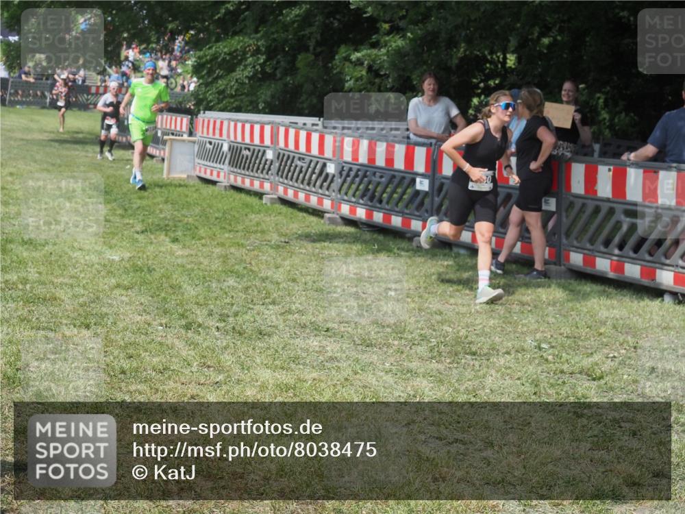 15.06.2025 - 27. Vierlanden-Triathlon KatJ http://msf.ph/oto/8038475 15.06.2025 11:32:41 Schwimmen  meine-sportfotos.de