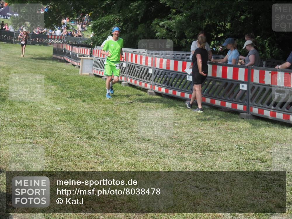 15.06.2025 - 27. Vierlanden-Triathlon KatJ http://msf.ph/oto/8038478 15.06.2025 11:32:42 Schwimmen  meine-sportfotos.de