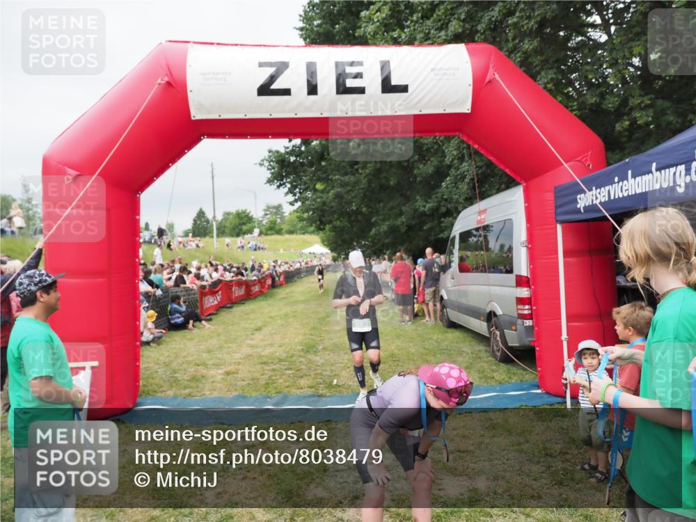 21.06.2025 - 27. Vierlanden-Triathlon MichiJ http://msf.ph/oto/8038479 15.06.2026 13:17:49 Ziel 216, 862 meine-sportfotos.de