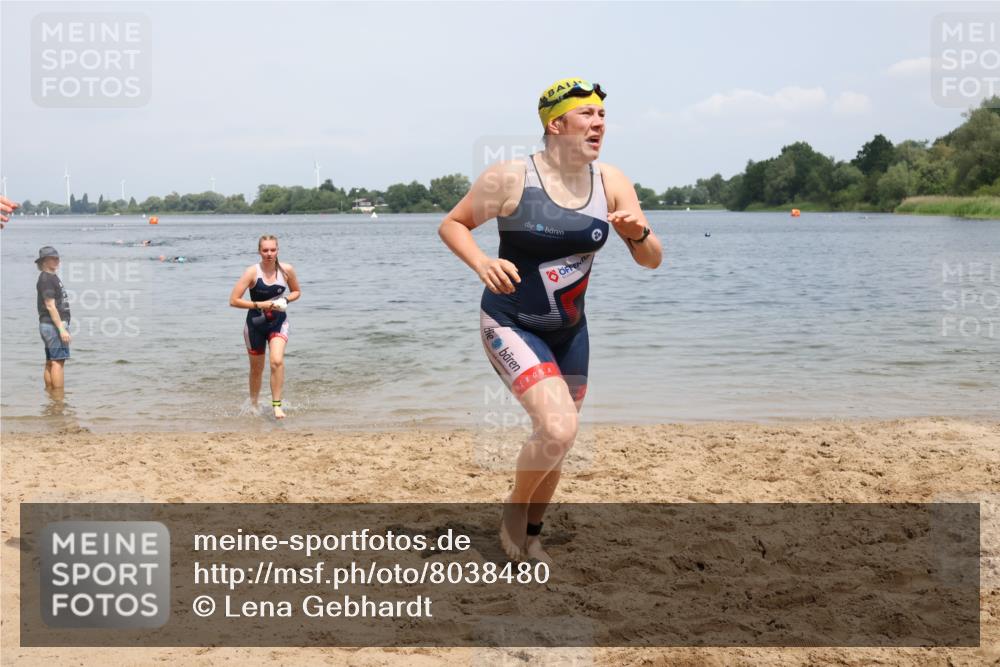 21.06.2025 - 27. Vierlanden-Triathlon Lena Gebhardt http://msf.ph/oto/8038480 15.06.2025 12:26:10 Schwimmen 1050, 1052 meine-sportfotos.de