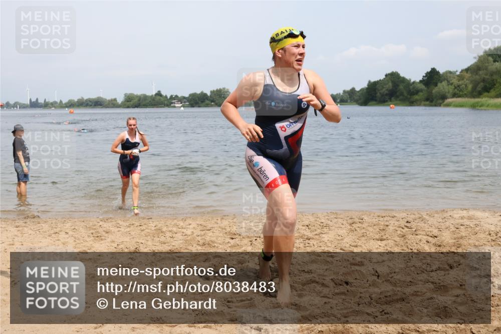 21.06.2025 - 27. Vierlanden-Triathlon Lena Gebhardt http://msf.ph/oto/8038483 15.06.2025 12:26:10 Schwimmen 1050, 1052 meine-sportfotos.de