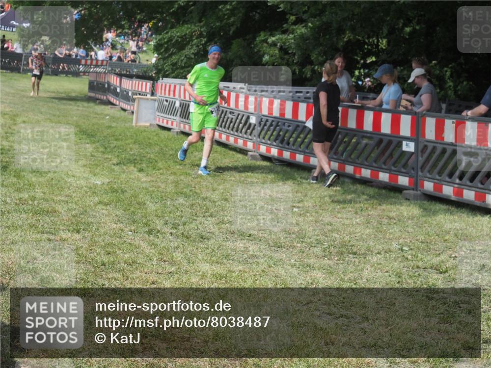 15.06.2025 - 27. Vierlanden-Triathlon KatJ http://msf.ph/oto/8038487 15.06.2025 11:32:43 Schwimmen  meine-sportfotos.de
