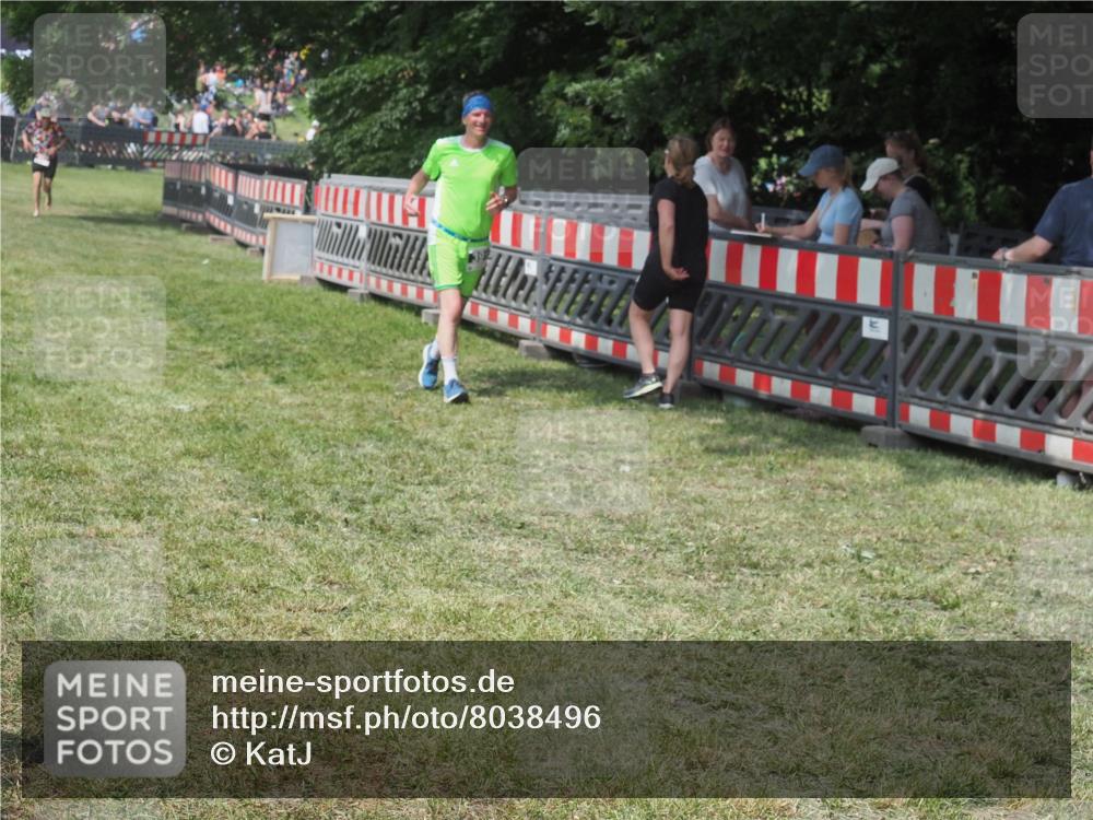 15.06.2025 - 27. Vierlanden-Triathlon KatJ http://msf.ph/oto/8038496 15.06.2025 11:32:43 Schwimmen  meine-sportfotos.de