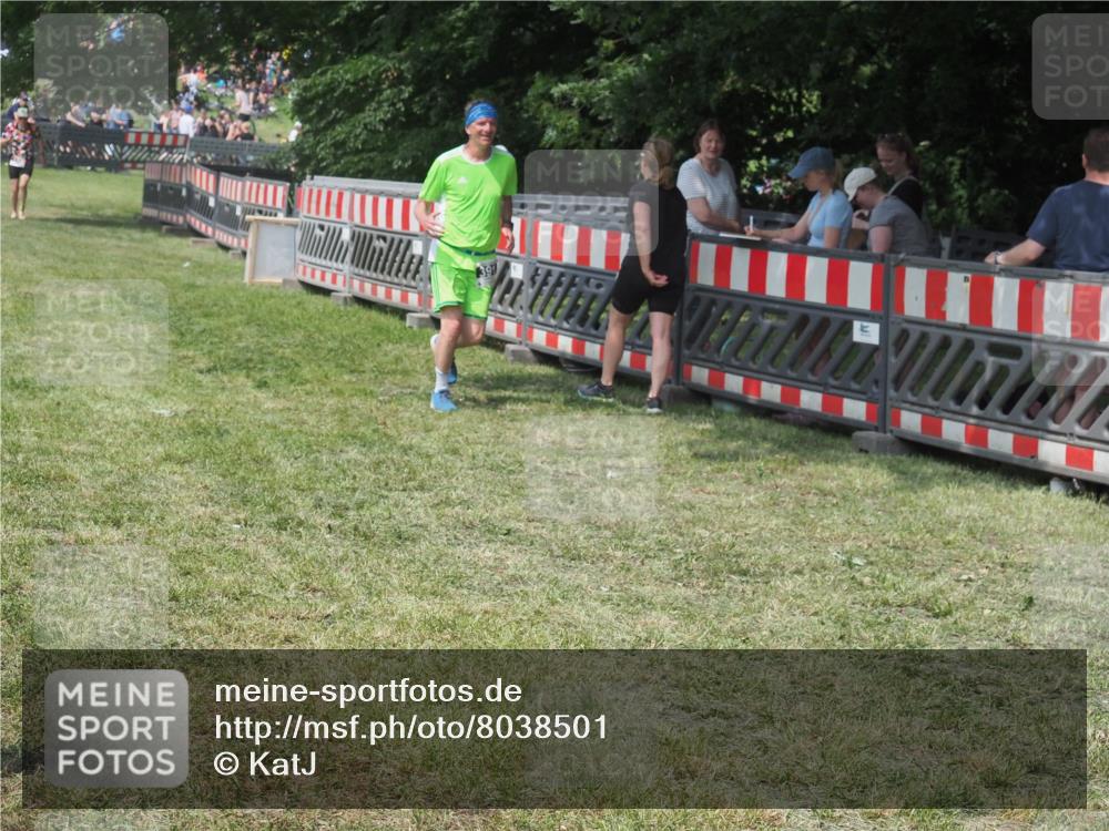 15.06.2025 - 27. Vierlanden-Triathlon KatJ http://msf.ph/oto/8038501 15.06.2025 11:32:43 Schwimmen  meine-sportfotos.de