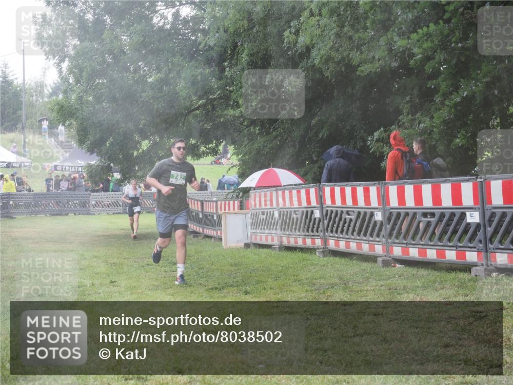 21.06.2025 - 27. Vierlanden-Triathlon KatJ http://msf.ph/oto/8038502 15.06.2025 14:21:18 Ziel 742, 1205 meine-sportfotos.de