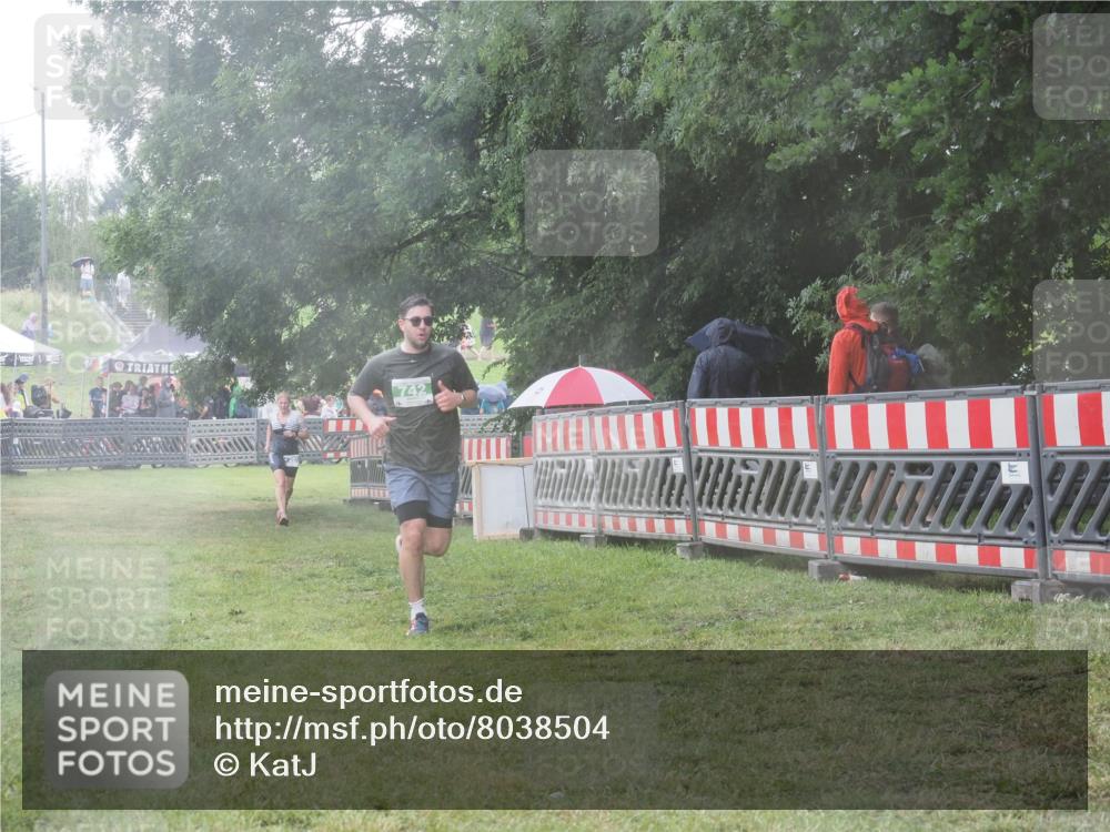 21.06.2025 - 27. Vierlanden-Triathlon KatJ http://msf.ph/oto/8038504 15.06.2025 14:21:19 Ziel 742, 1205, 1238 meine-sportfotos.de