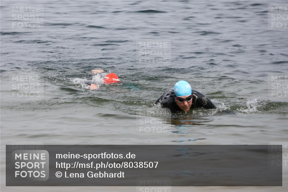 21.06.2025 - 27. Vierlanden-Triathlon Lena Gebhardt http://msf.ph/oto/8038507 15.06.2025 12:26:43 Schwimmen  meine-sportfotos.de