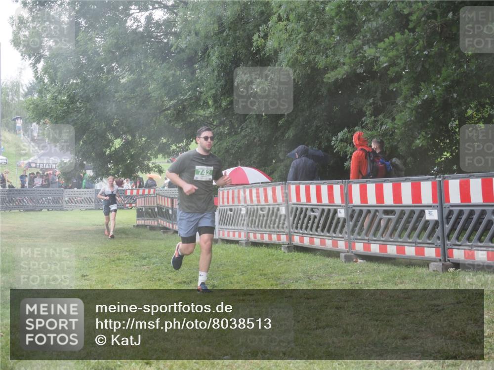 21.06.2025 - 27. Vierlanden-Triathlon KatJ http://msf.ph/oto/8038513 15.06.2025 14:21:19 Ziel 742, 1205, 1238 meine-sportfotos.de